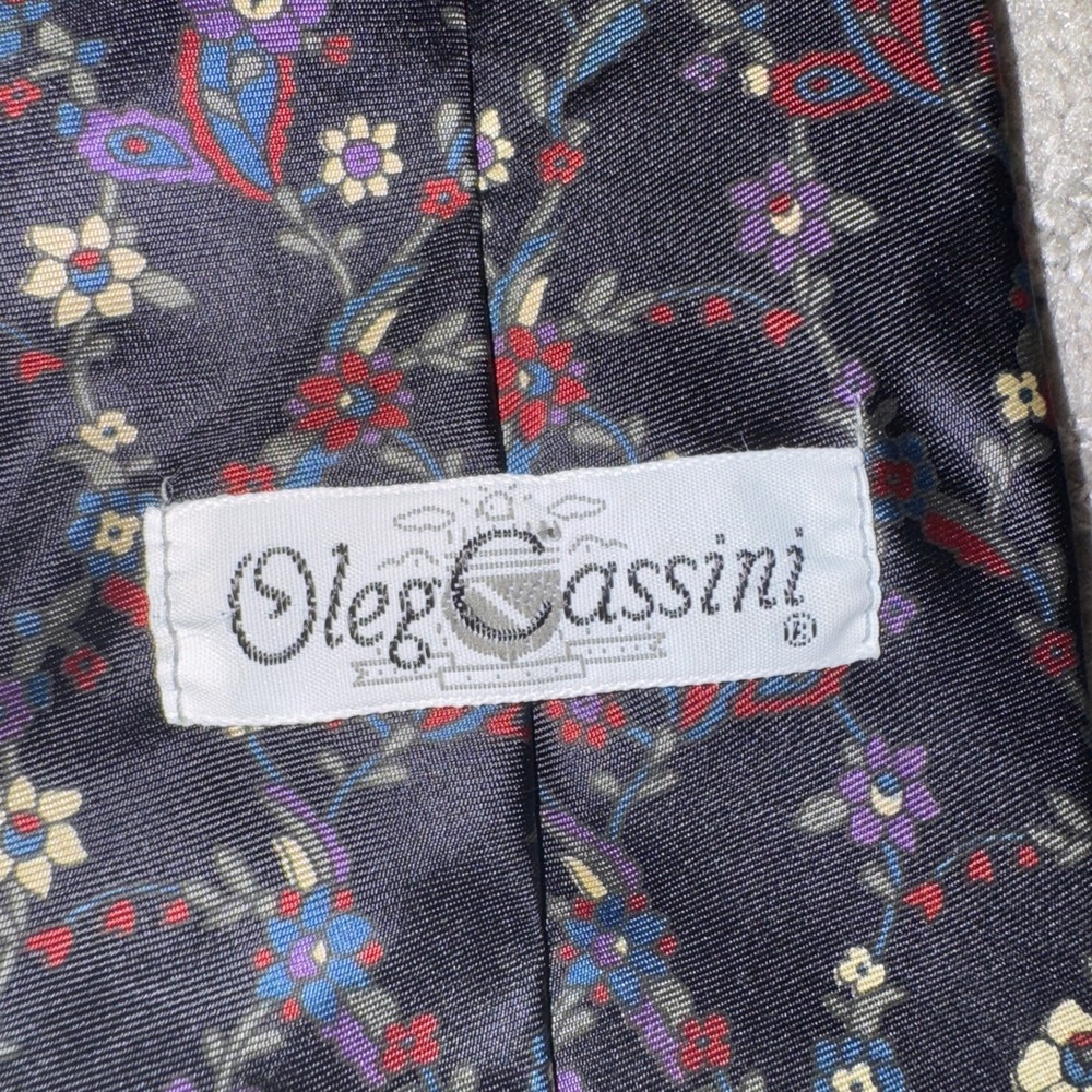 Vtg Oleg Cassini Silk Mens Necktie Art Deco Black White Red Floral Classic USA - Picture 3 of 4